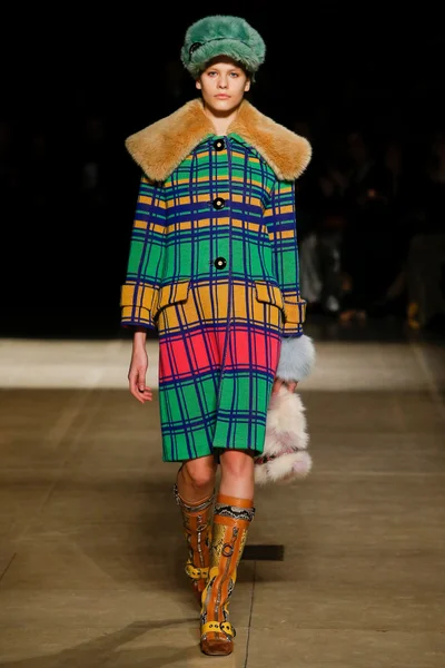 Look 14
